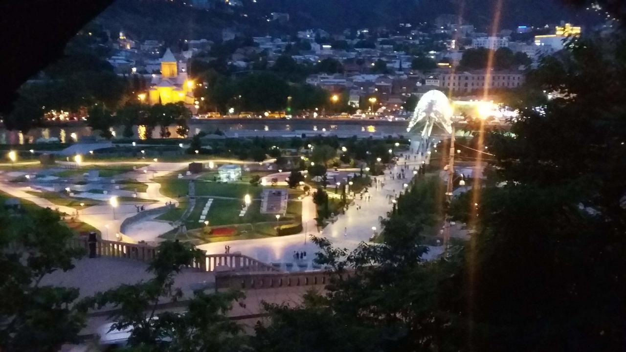 Hotel Jurkha Тбилиси Екстериор снимка
