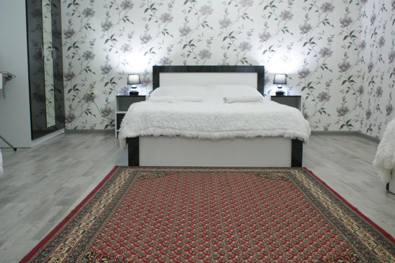 Hotel Jurkha Тбилиси Екстериор снимка